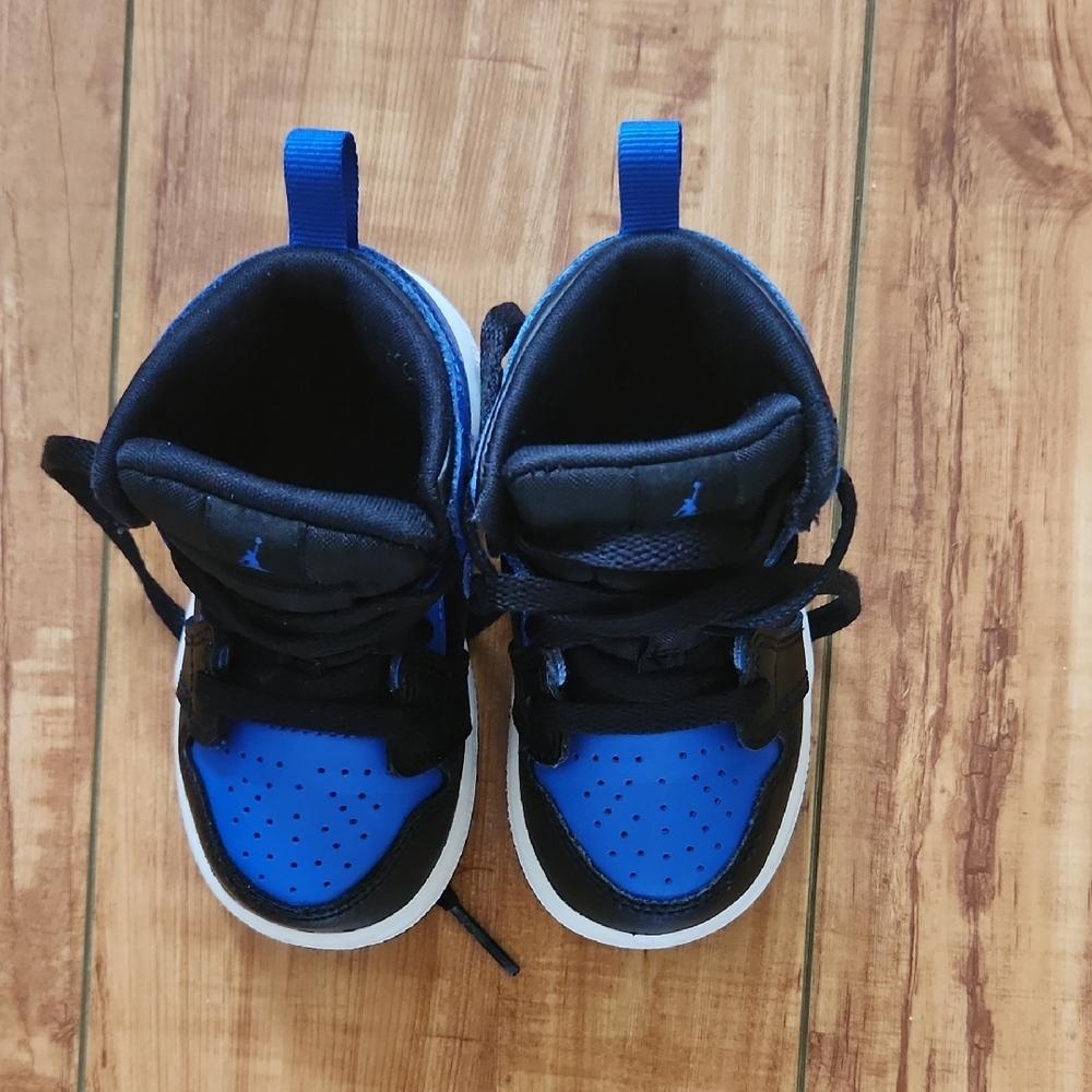 Jordan Black and Blue Iconic Sneakers - Picture 3 of 6